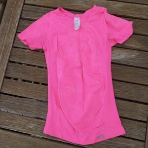 Kari Traa hot pink base layer stretchy tee